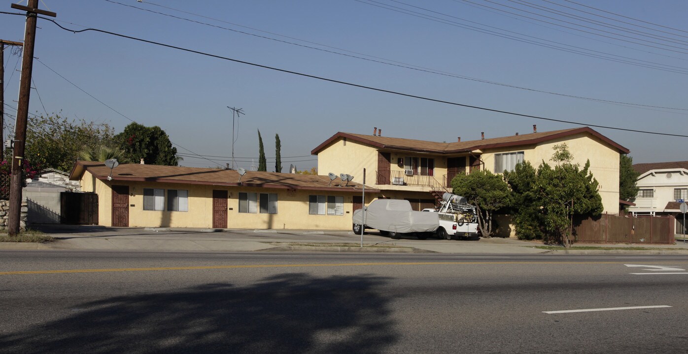 11431 Victory Blvd in North Hollywood, CA - Building Photo