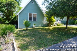 419 W Lullwood Ave in San Antonio, TX - Building Photo - Building Photo