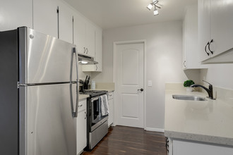 Carolyn Apartments in Campbell, CA - Building Photo - Interior Photo