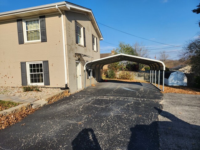 104 Linwood Dr in Glasgow, KY - Building Photo - Building Photo