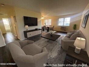 44 Manchester Ct in Freehold, NJ - Building Photo - Building Photo