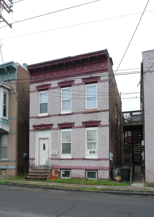 232 1st St in Troy, NY - Foto de edificio