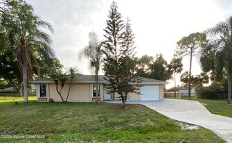 986 Piedmont Ave NE in Palm Bay, FL - Building Photo