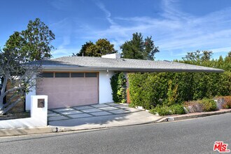 2145 Linda Flora Dr in Los Angeles, CA - Building Photo - Building Photo