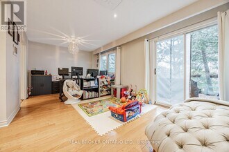 109 Robert Hicks Dr in Toronto, ON - Building Photo - Building Photo