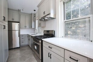 114 Riverway, Unit 9 in Boston, MA - Building Photo