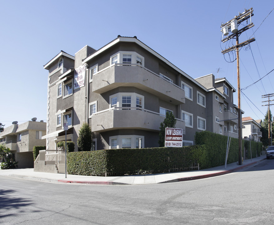 11014 Acama St in North Hollywood, CA - Foto de edificio