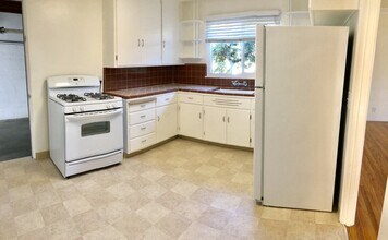 945-947 Fifteenth Ave in Redwood City, CA - Building Photo - Building Photo