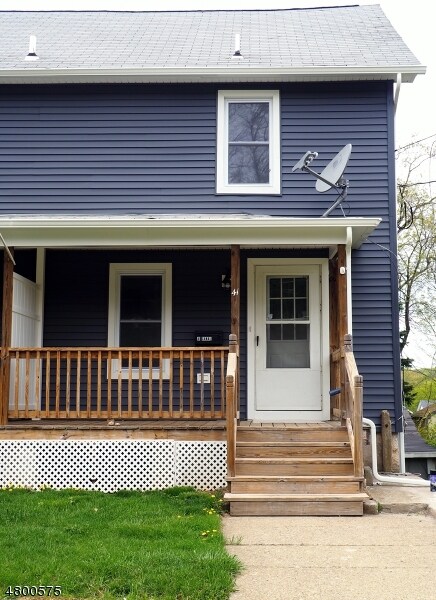 41 Canal St in Roxbury Township, NJ - Building Photo
