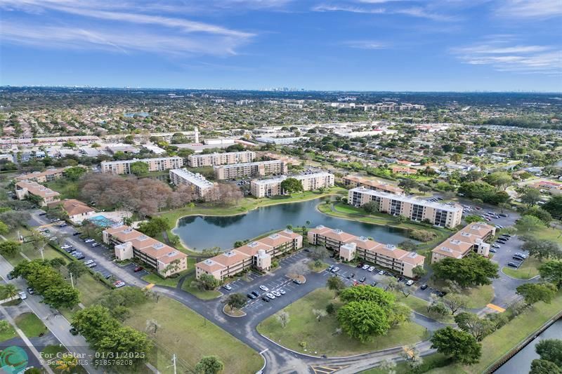 7860 NW 50th St in Lauderhill, FL - Building Photo