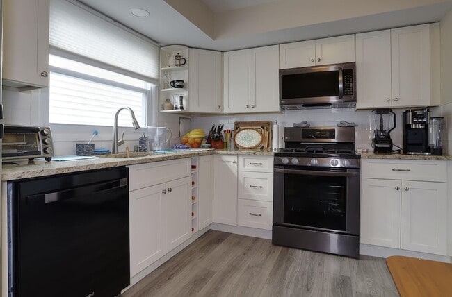 property at 4 East Ct