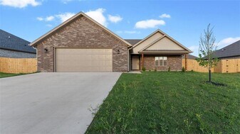 120 N Adler Ave in Farmington, AR - Building Photo