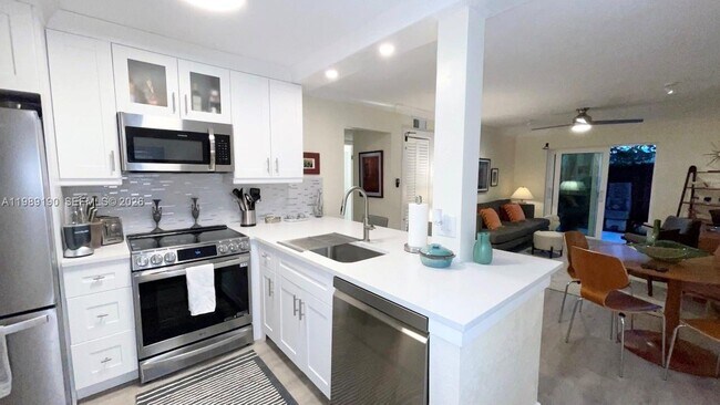 633 NE 2nd Ave in Fort Lauderdale, FL - Building Photo - Building Photo