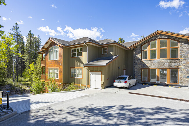 3 Aspen Gln in Canmore, AB - Building Photo - Building Photo