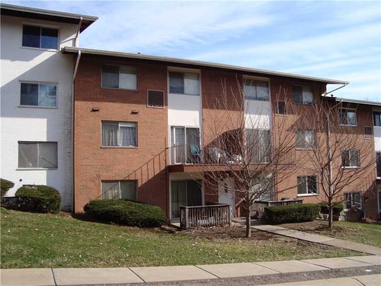 129 Baywood Ave in Pittsburgh, PA - Foto de edificio - Building Photo