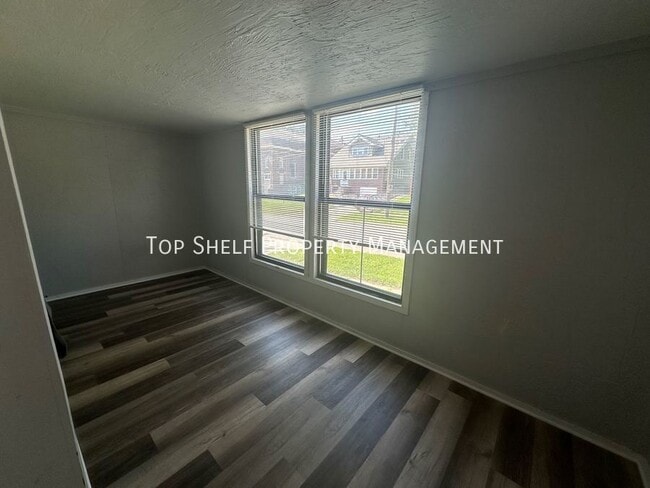 1215 Guthrie Ave in Des Moines, IA - Building Photo - Building Photo