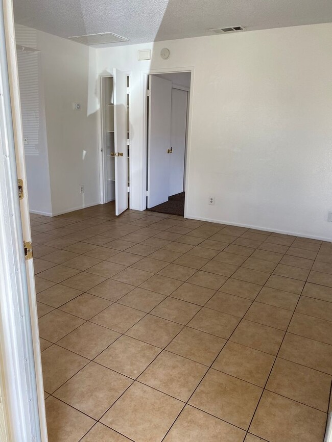 2154 Woodberry Ave in Hemet, CA - Building Photo - Building Photo