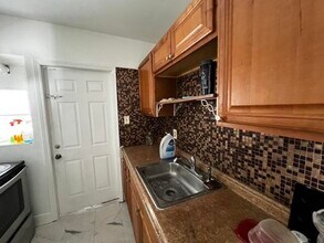 1125 NW 144th St in Miami, FL - Building Photo - Building Photo