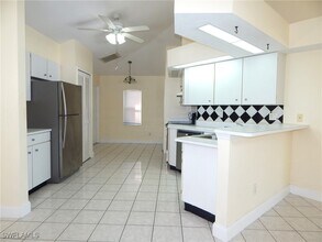 424 SW 38th Pl in Cape Coral, FL - Building Photo - Building Photo