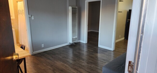 1529 1/2 N Hobart Blvd in Los Angeles, CA - Building Photo - Building Photo