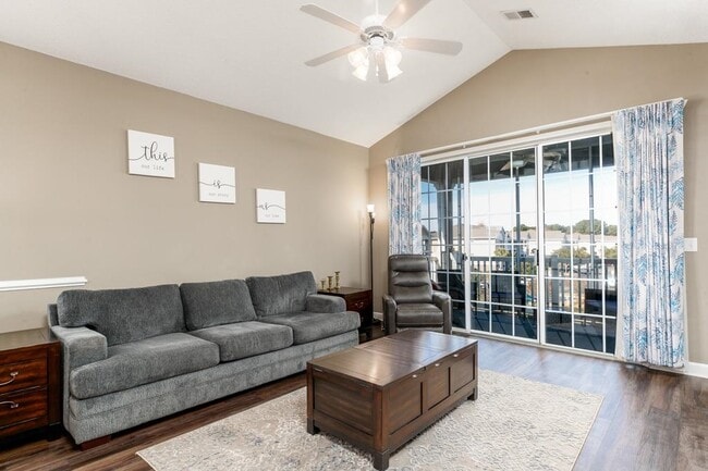 6203 Catalina Dr in North Myrtle Beach, SC - Foto de edificio - Building Photo