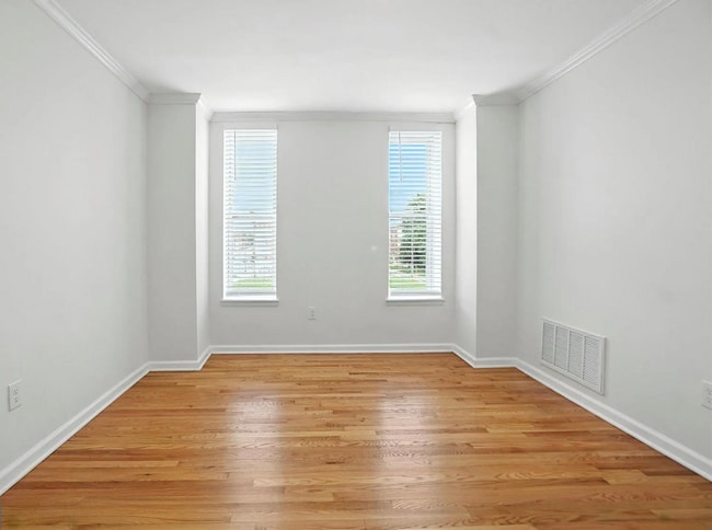800 E North Ave, Unit B in Baltimore, MD - Foto de edificio - Building Photo