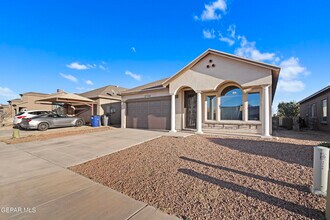 3768 Loma Adriana in El Paso, TX - Building Photo - Building Photo