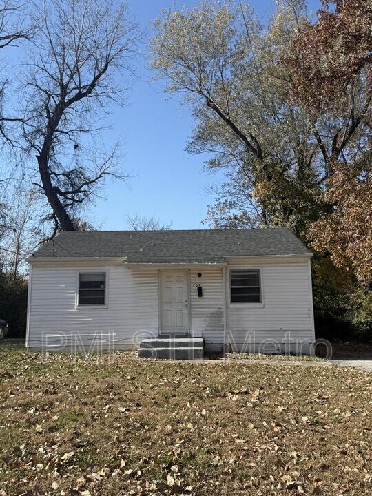 705 Beardsley Ct in Ferguson, MO - Building Photo