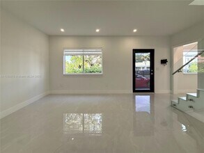 927 SW 18th Ave in Miami, FL - Building Photo - Building Photo