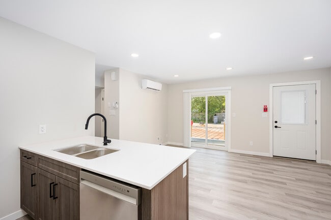 354 Edison Ave in Winnipeg, MB - Building Photo - Building Photo