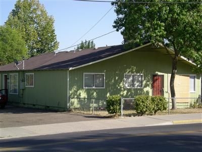 425-445 S Columbus Ave in Medford, OR - Building Photo