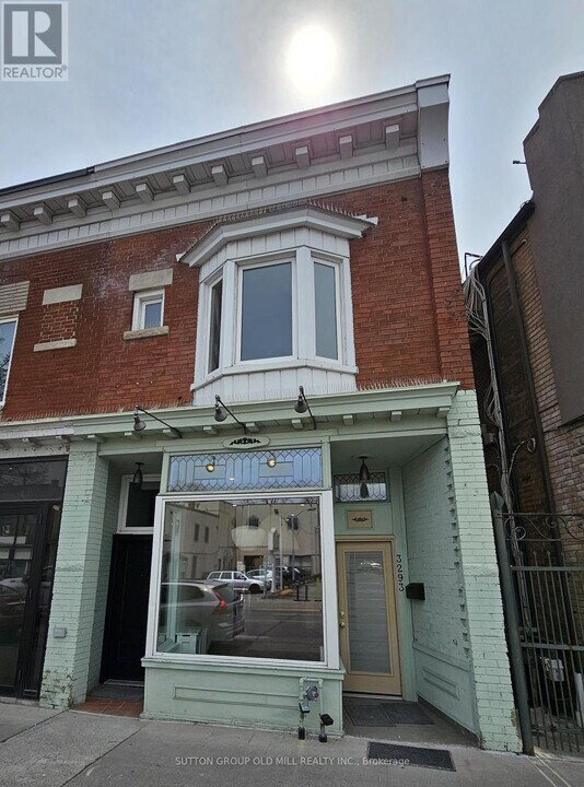 3293 Dundas St W in Toronto, ON - Building Photo