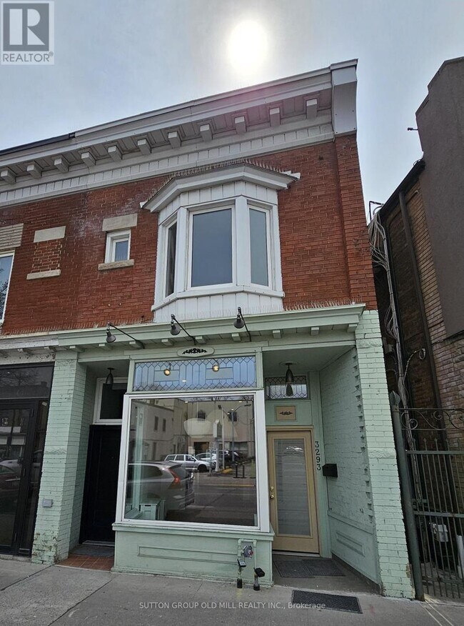 3293 Dundas St W