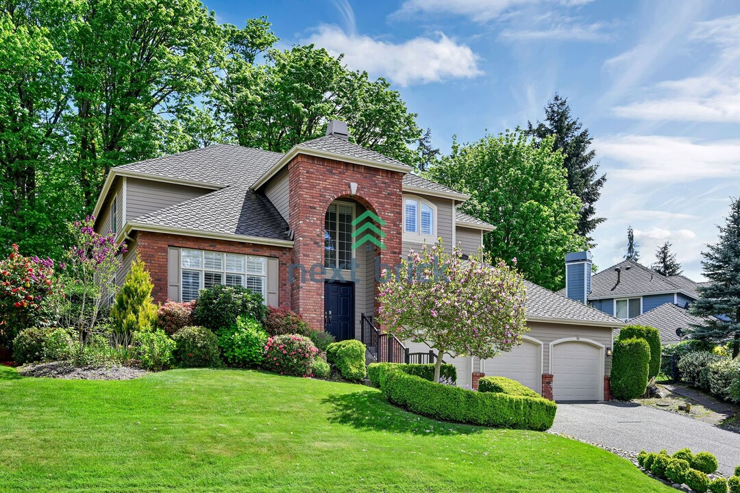 4956 173rd Pl SE in Bellevue, WA - Building Photo