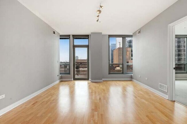 property at 565 W Quincy St