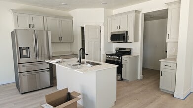 158 S 100 E in Richfield, UT - Building Photo - Building Photo