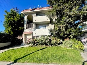 Van13253 in North Hollywood, CA - Foto de edificio - Building Photo