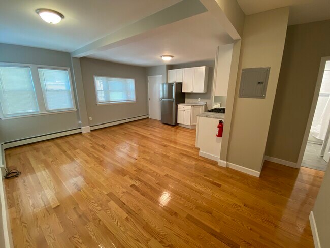 73 Hall Ave in Somerville, MA - Building Photo - Building Photo