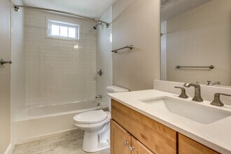 249 Washington St, Unit 1 in Quincy, MA - Foto de edificio - Building Photo