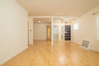 925 1/2 Tularosa Dr in Los Angeles, CA - Building Photo - Building Photo