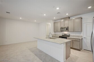 2544 Vandra St in Las Vegas, NV - Building Photo - Building Photo