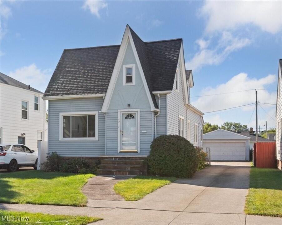 1707 Wexford Ave in Parma, OH - Building Photo