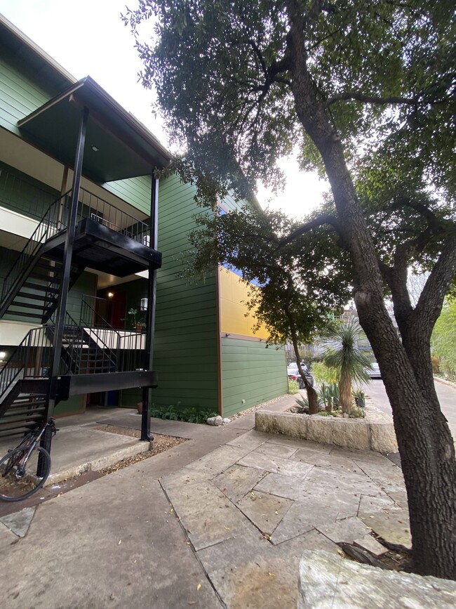 1123 Hollow Creek Dr, Unit #308 in Austin, TX - Foto de edificio - Building Photo