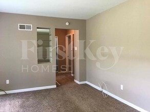 13 Montclair Ct in Florissant, MO - Building Photo - Building Photo