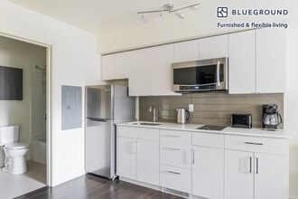 5001 Brooklyn Ave NE in Seattle, WA - Building Photo - Building Photo