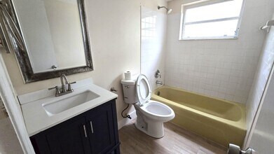 3530 NW 43rd Ave in Lauderdale Lakes, FL - Building Photo - Building Photo