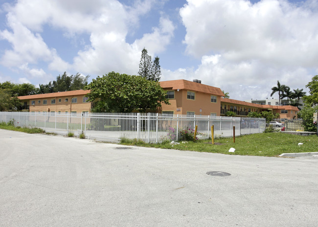 Orchard Gardens Apartments in North Miami, FL - Foto de edificio - Building Photo