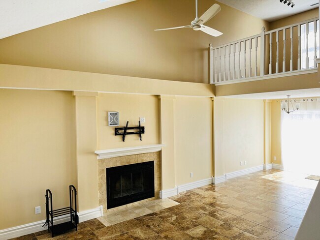 9240 Crossing Dr in Fishers, IN - Building Photo - Building Photo