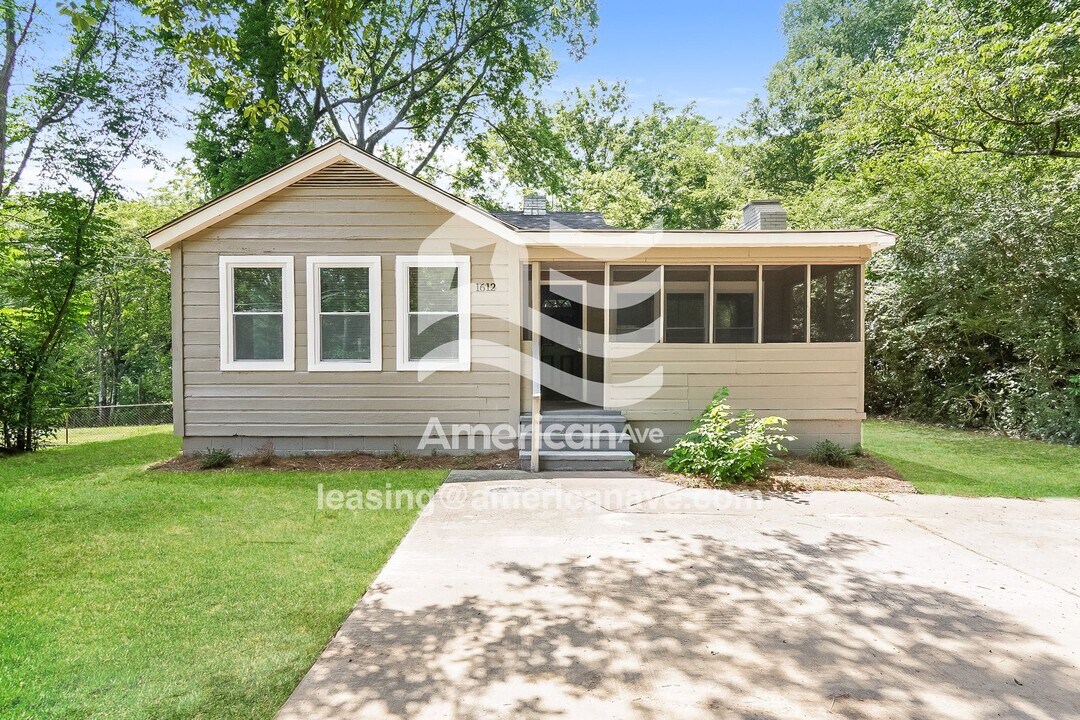 1612 8th St in Midfield, AL - Foto de edificio