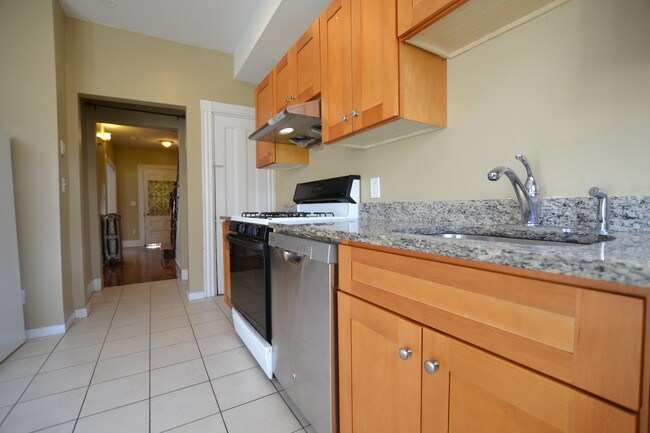 6 Haskell St, Unit 1d in Boston, MA - Building Photo - Building Photo